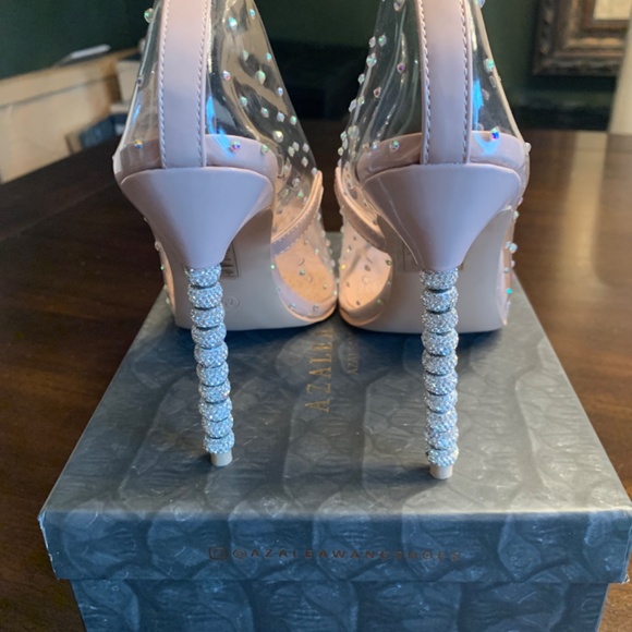 Azalea Wang gorgeous Heels 7.5 - Picture 3 of 5